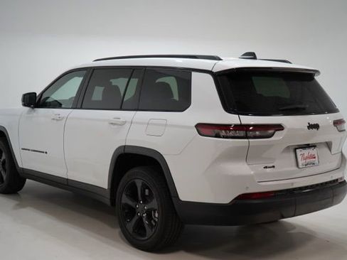 Used 2023 Jeep Grand Cherokee L Laredo image 6