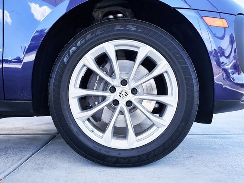 Used 2024 Porsche Macan image 10