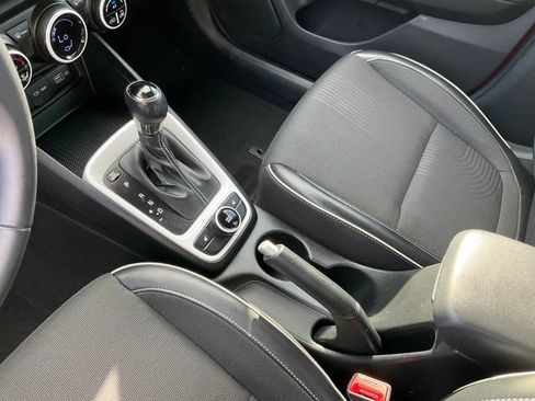 Used 2022 Hyundai Venue Limited w/ Cargo Package image 13