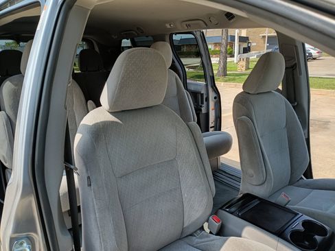 Used 2017 Toyota Sienna LE image 20