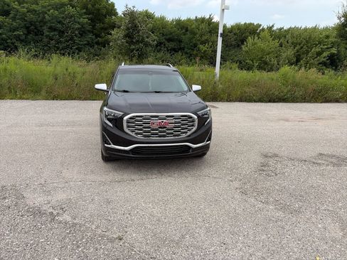 Used 2018 GMC Terrain Denali w/ Advanced Safety Package AWD/4WD image 4