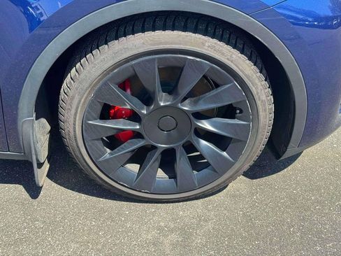 Used 2023 Tesla Model Y Performance AWD/4WD image 9