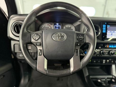 Used 2018 Toyota Tacoma TRD Sport image 31