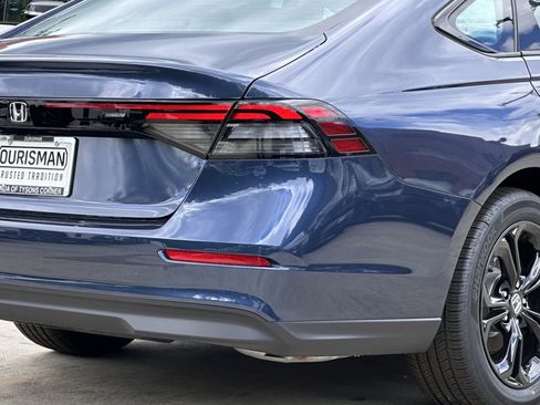 New 2025 Honda Accord SE image 5