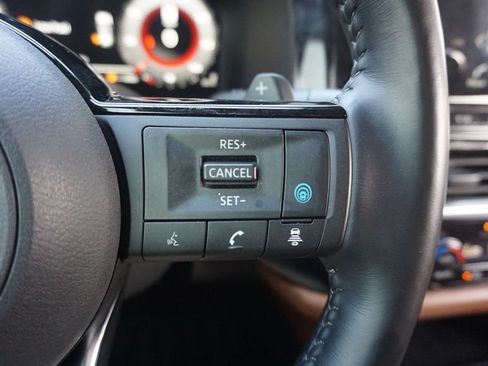 Used 2023 Nissan Pathfinder Platinum FWD image 9
