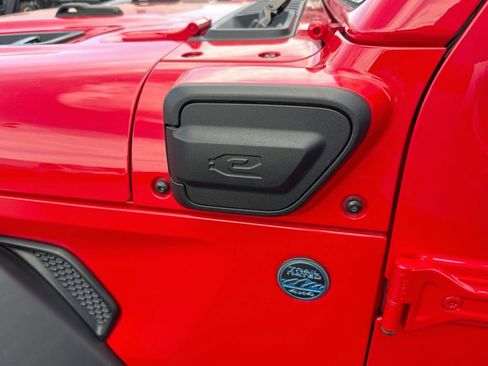 Used 2023 Jeep Wrangler Unlimited Rubicon 4xe w/ Cold Weather Group AWD/4WD image 9