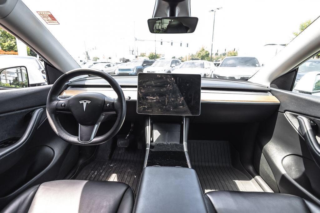Used 2021 Tesla Model Y Long Range AWD/4WD image 17