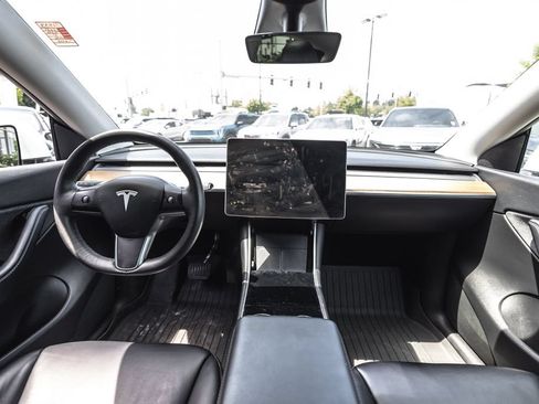 Used 2021 Tesla Model Y Long Range AWD/4WD image 17