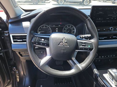 Used 2025 Mitsubishi Outlander SE FWD image 18