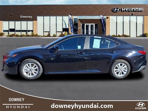Used 2025 Toyota Camry LE image 3