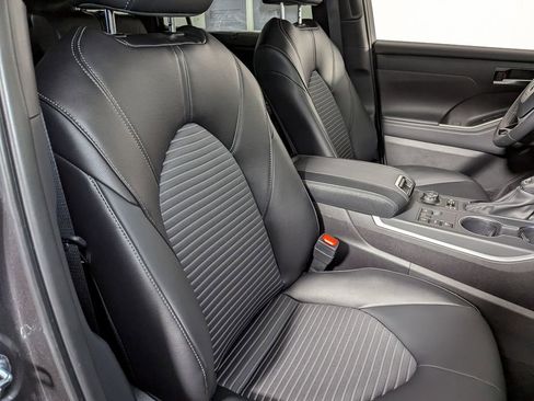 Certified 2025 Toyota Highlander XSE AWD/4WD image 29