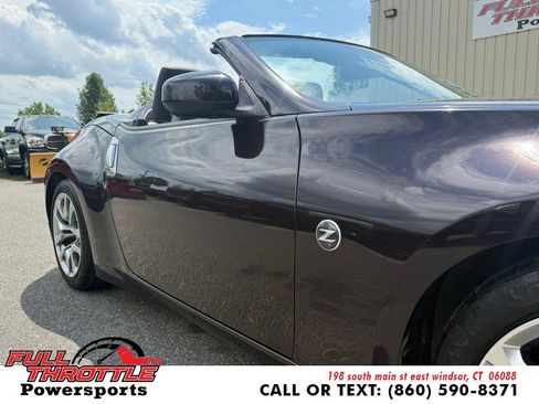 Used 2010 Nissan 370Z Touring RWD image 2