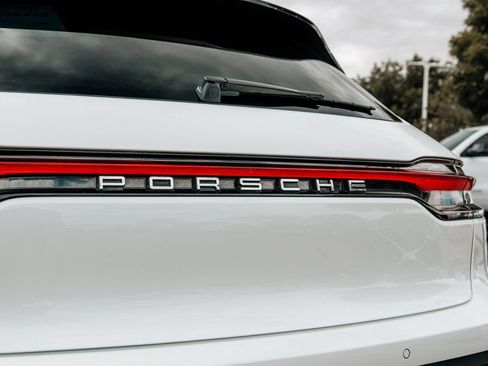 Used 2024 Porsche Macan AWD/4WD image 14