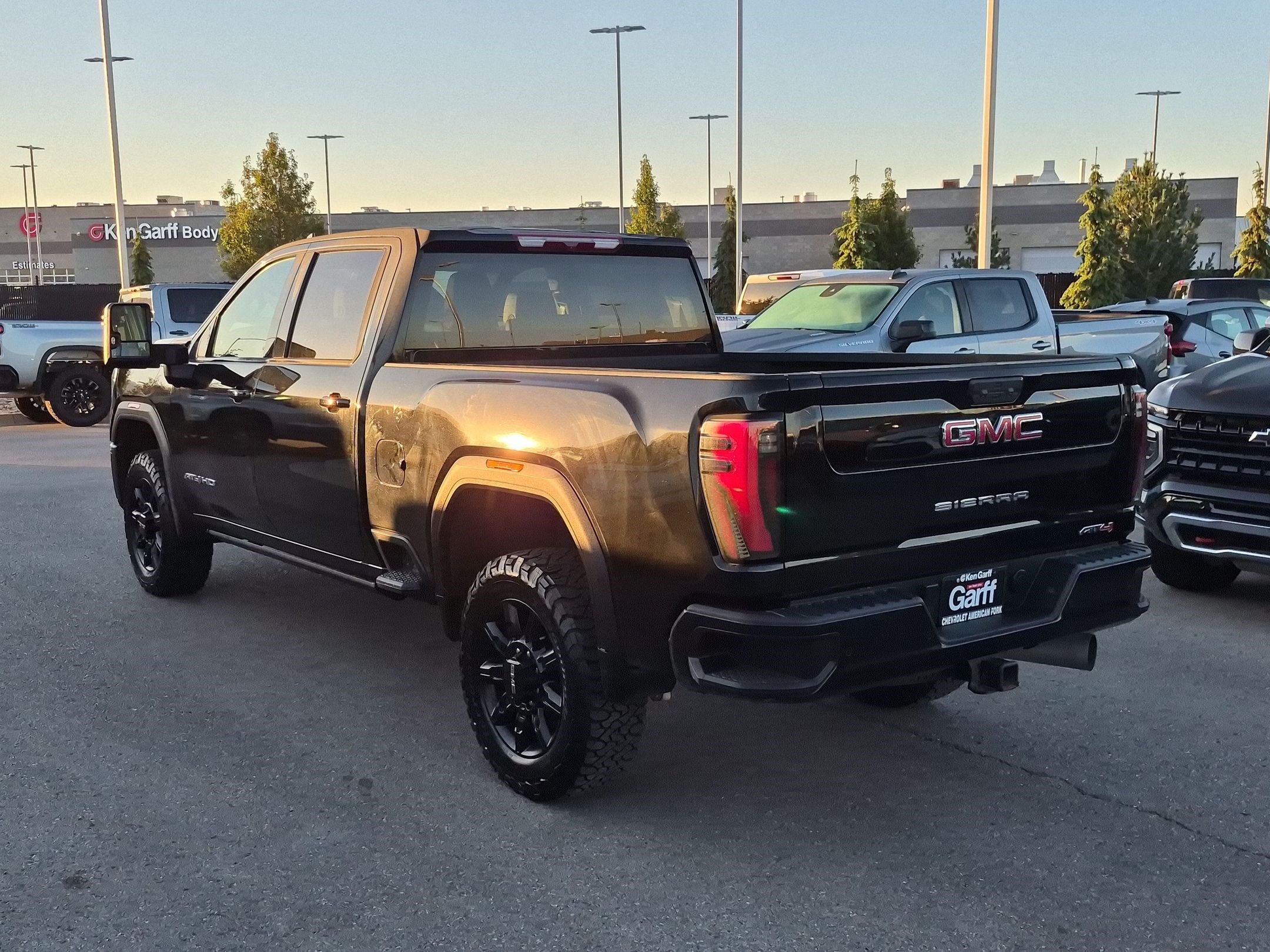 Used 2024 GMC Sierra 2500 AT4 AWD/4WD image 5