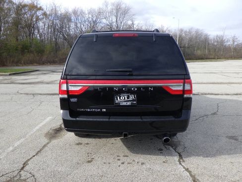 Used 2017 Lincoln Navigator L Select image 8