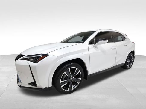 Used 2022 Lexus UX 200 w/ Premium Package image 8
