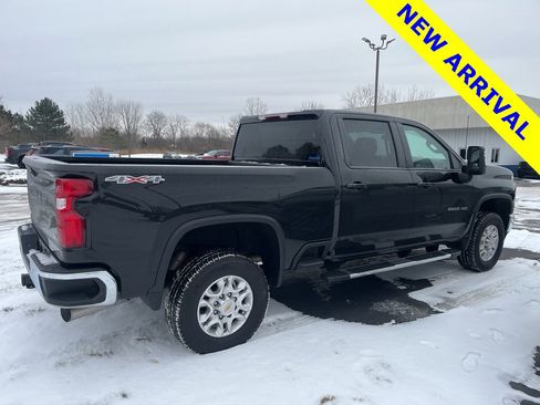 Used 2021 Chevrolet Silverado 2500 LT w/ Convenience Package image 4