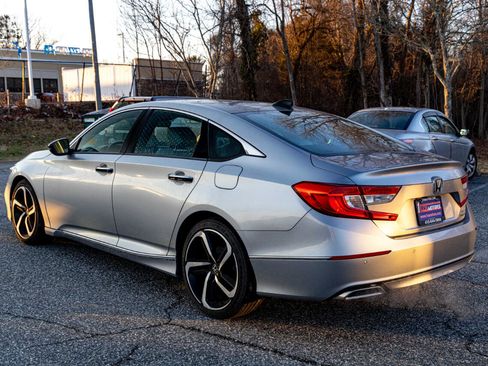 Used 2018 Honda Accord Touring image 4