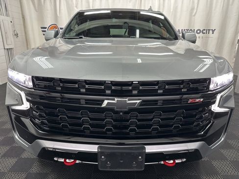 Used 2023 Chevrolet Suburban Z71 w/ Luxury Package image 3