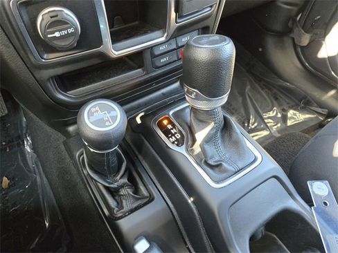 Used 2022 Jeep Wrangler Unlimited Sport image 15