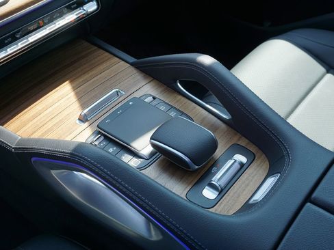 Certified 2025 Mercedes-Benz GLS 450 4MATIC image 27