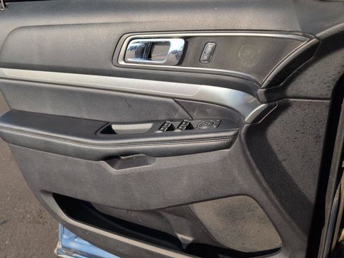Used 2018 Ford Explorer XLT w/ Equipment Group 202A FWD image 14