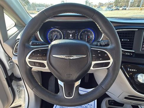 Used 2022 Chrysler Voyager LX image 22