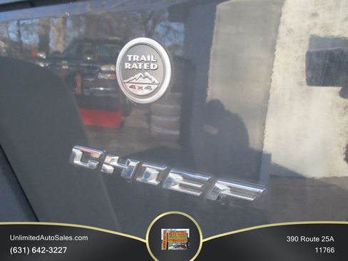 Used 2017 Jeep Wrangler Unlimited Sahara w/ Quick Order Package 24E Chief AWD/4WD image 12