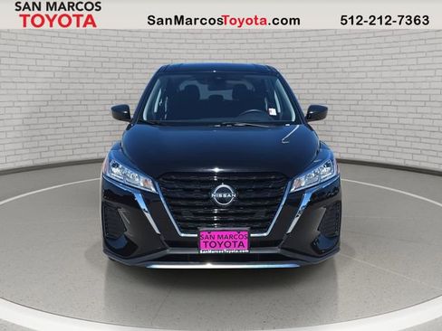 Used 2025 Nissan Kicks Play S image 2