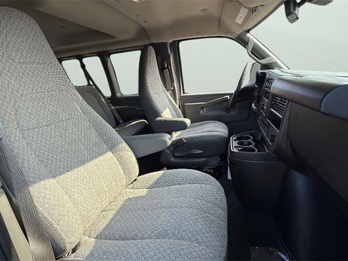 Used 2025 Chevrolet Express 3500 LT w/ LT Preferred Equipment Group image 29