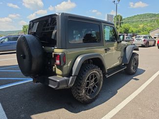 Used 2025 Jeep Wrangler Sport AWD/4WD video 3