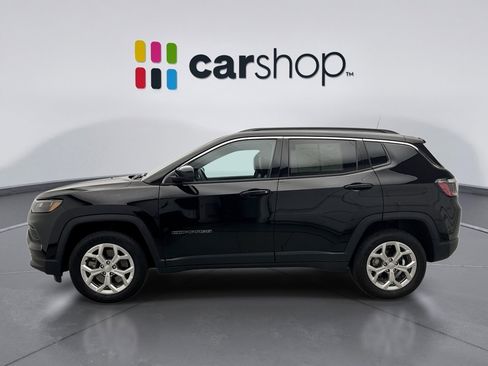 Used 2024 Jeep Compass Latitude image 2