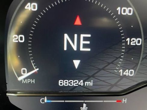 Used 2022 GMC Yukon Denali AWD/4WD image 8