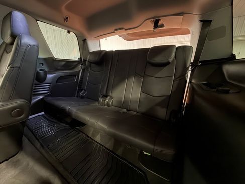 Used 2020 Cadillac Escalade Luxury AWD/4WD image 23