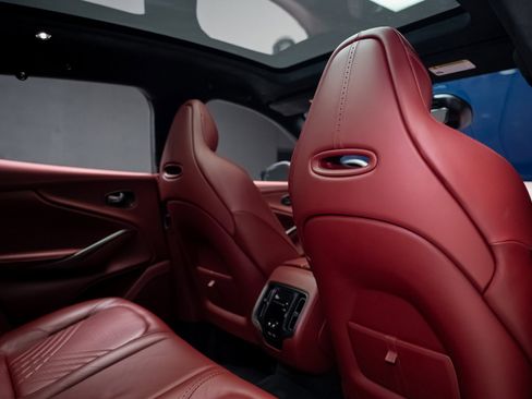 Used 2021 Aston Martin DBX image 71