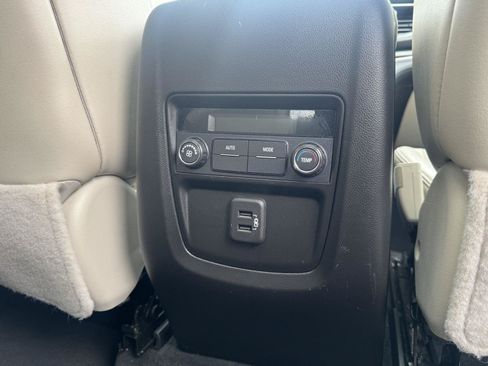 Used 2022 Buick Enclave Essence w/ Experience Buick Package FWD image 30