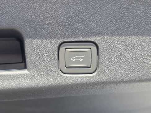 Used 2025 Buick Enclave Preferred FWD image 16