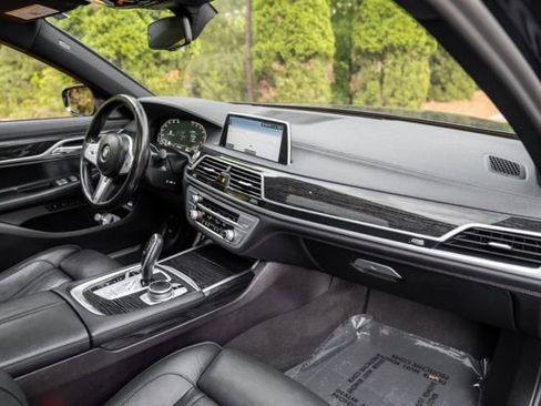 Used 2021 BMW 740i xDrive w/ M Sport Package AWD/4WD image 23