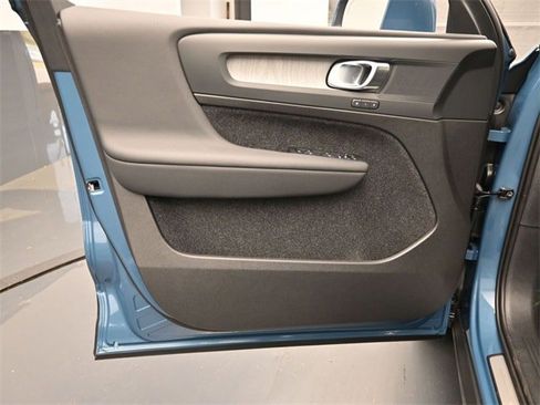 New 2024 Volvo XC40 B5 Plus w/ Protection Package Premier image 19