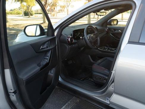 Used 2025 Chevrolet Equinox RS w/ Safety and Technology Package image 11