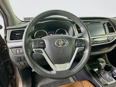 Used 2019 Toyota Highlander Limited AWD/4WD image 11