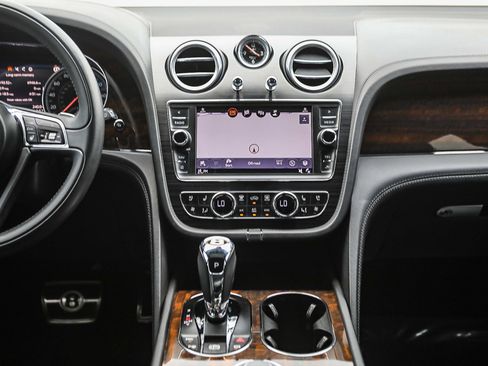 Used 2019 Bentley Bentayga image 13