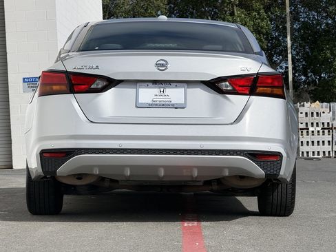 Used 2022 Nissan Altima 2.5 SV FWD image 9