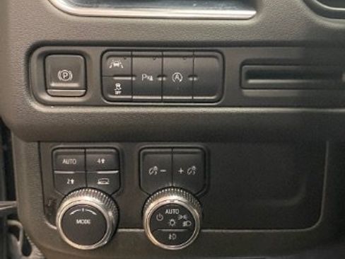 Used 2023 GMC Yukon XL SLT AWD/4WD image 19