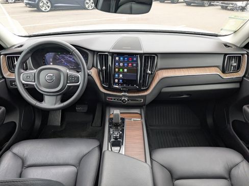 Used 2022 Volvo XC60 B5 Momentum w/ Climate Package image 16
