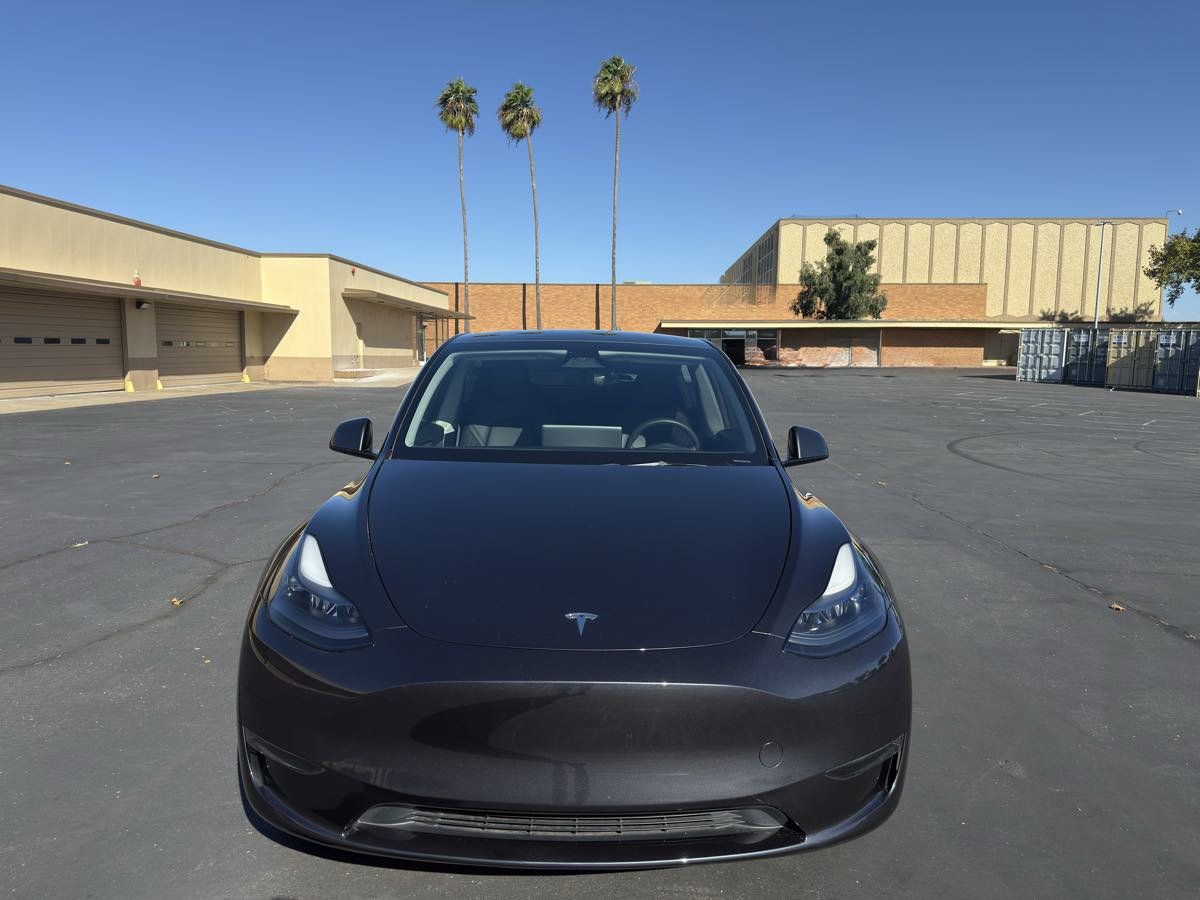 Used 2024 Tesla Model Y Long Range RWD image 2