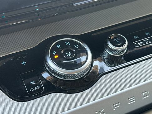 Used 2025 Ford Expedition Active image 22