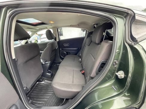 Used 2017 Honda HR-V EX image 2