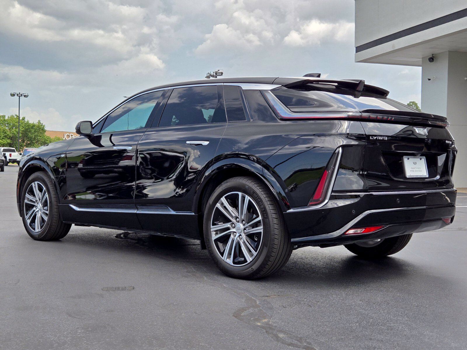 Used 2024 Cadillac Lyriq Luxury AWD/4WD image 3