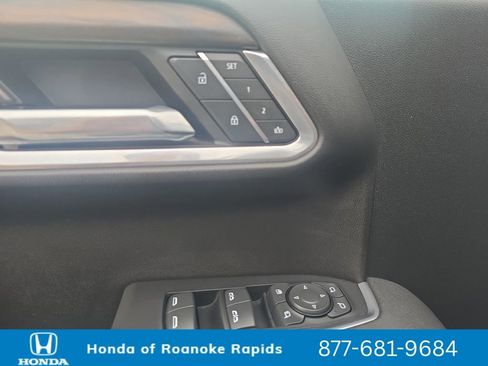 Used 2025 GMC Sierra 1500 SLT AWD/4WD image 11